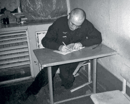 To the question what do you do when you’re feeling bad, Khodorkovsky answered: “When I’m feeling bad, I don’t read, I write. Then I tear it up”. This photograph was made back in 2005 in the colony in Krasnokamensk, of Chita Oblast: Khodorkovsky spent his first camp years here. In the current IK-7 in Karelia they categorically prohibit photographing him — even on a telephone. The task is simple: Khodorkovsky must be forgotten on the outside